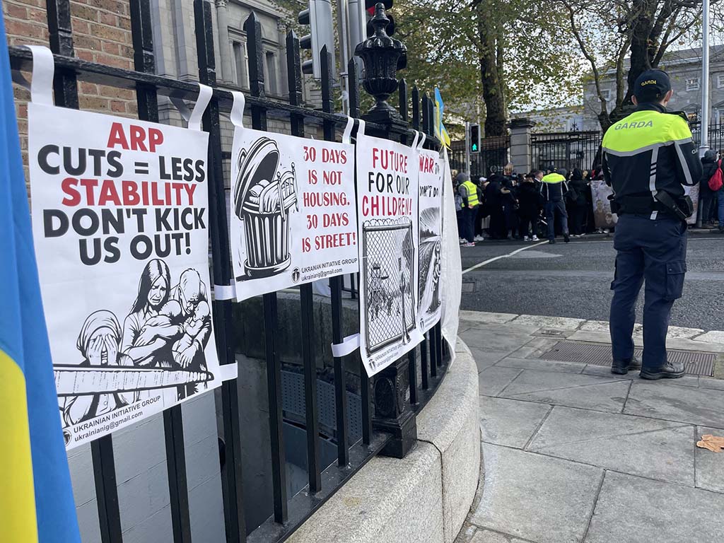 Мирна зустріч Support, Not Stress біля парламенту